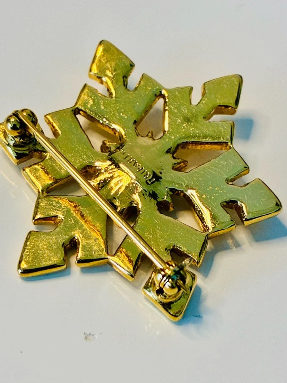 VTG Trifari Gold Snowflake Brooch with Clear Crystal Center Casual Everyday